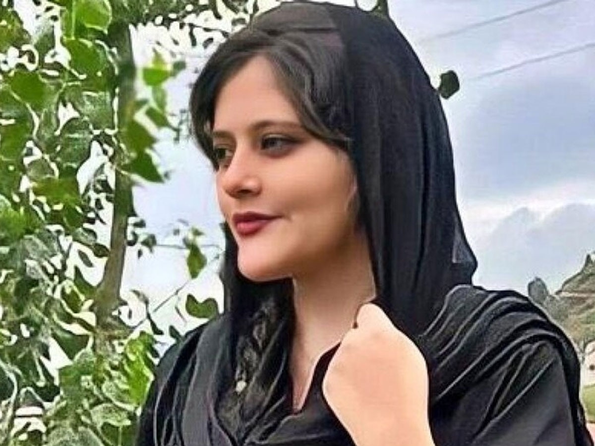 Iran News: महसा अमीनी की पुलिस हिरासत में हुई थी मौत; अब परिवार वालों के साथ किया ऐसा काम 
