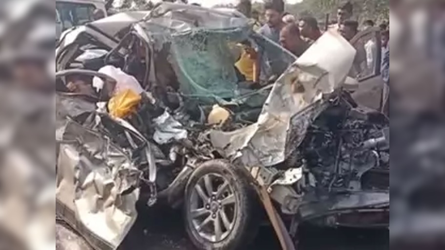छत्तीसगढ़ के जांजगीर-चांपा जिले में भीषण सड़क हादसा; दूल्हा और दुल्हन समेत 5 लोगों की मौत 