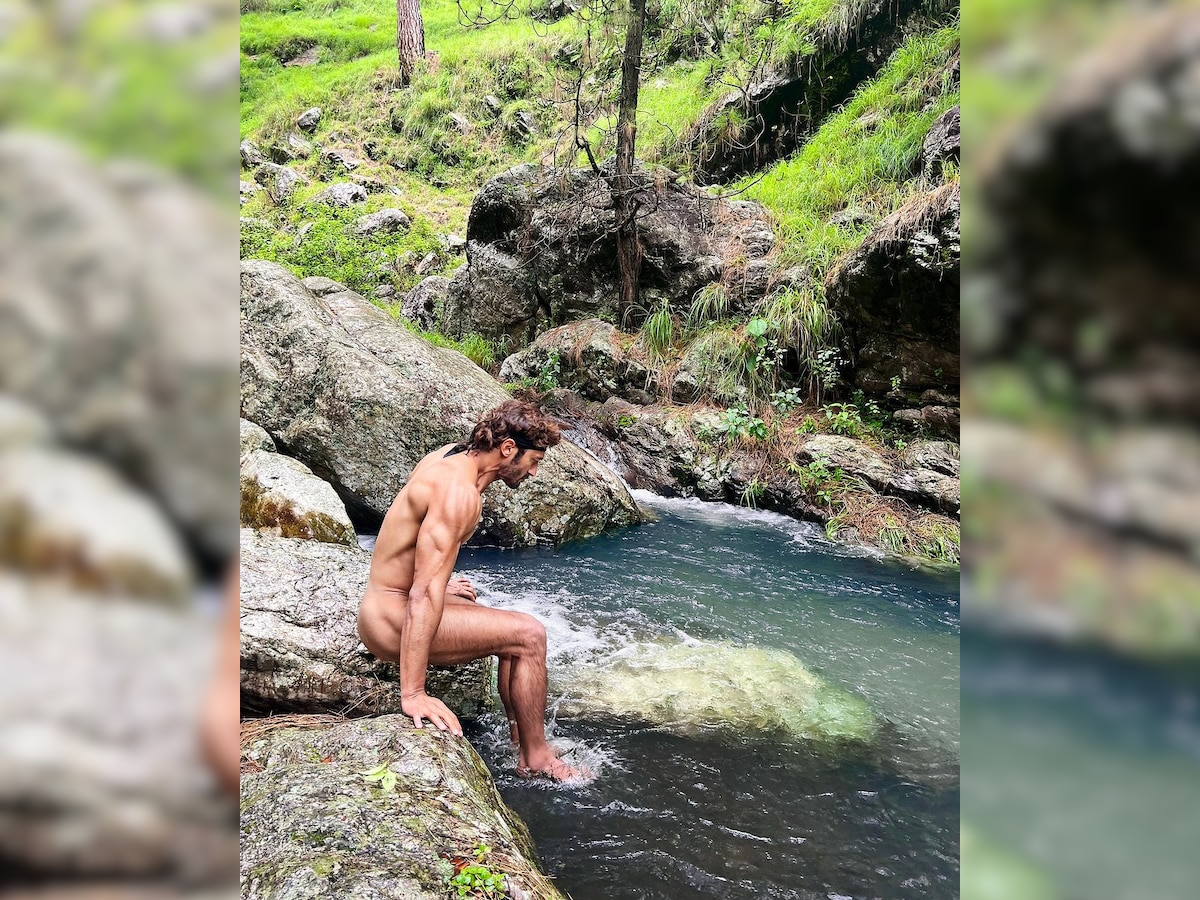 Vidyut Jamwal: 43 साल का एक्टर बना 'टार्जन', जंगलों में बिना कपड़ों के रहा घूम, फोटोज देख लोग बोले- आपसे ये उम्मीद...