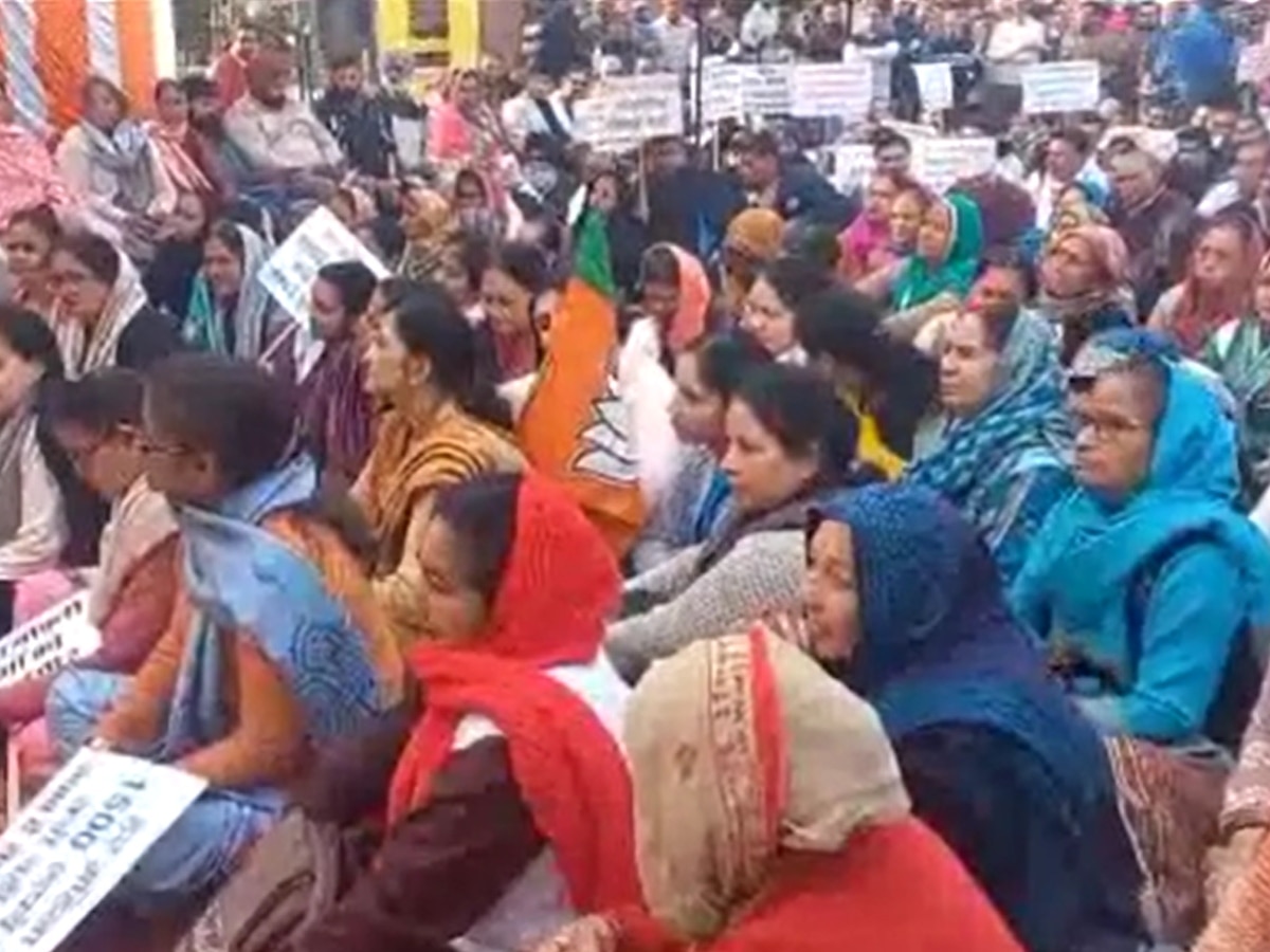 Himachal News: 1 साल के कार्यकाल को लेकर बीजेपी ने ऊना में किया सरकार के खिलाफ  विरोध प्रदर्शन