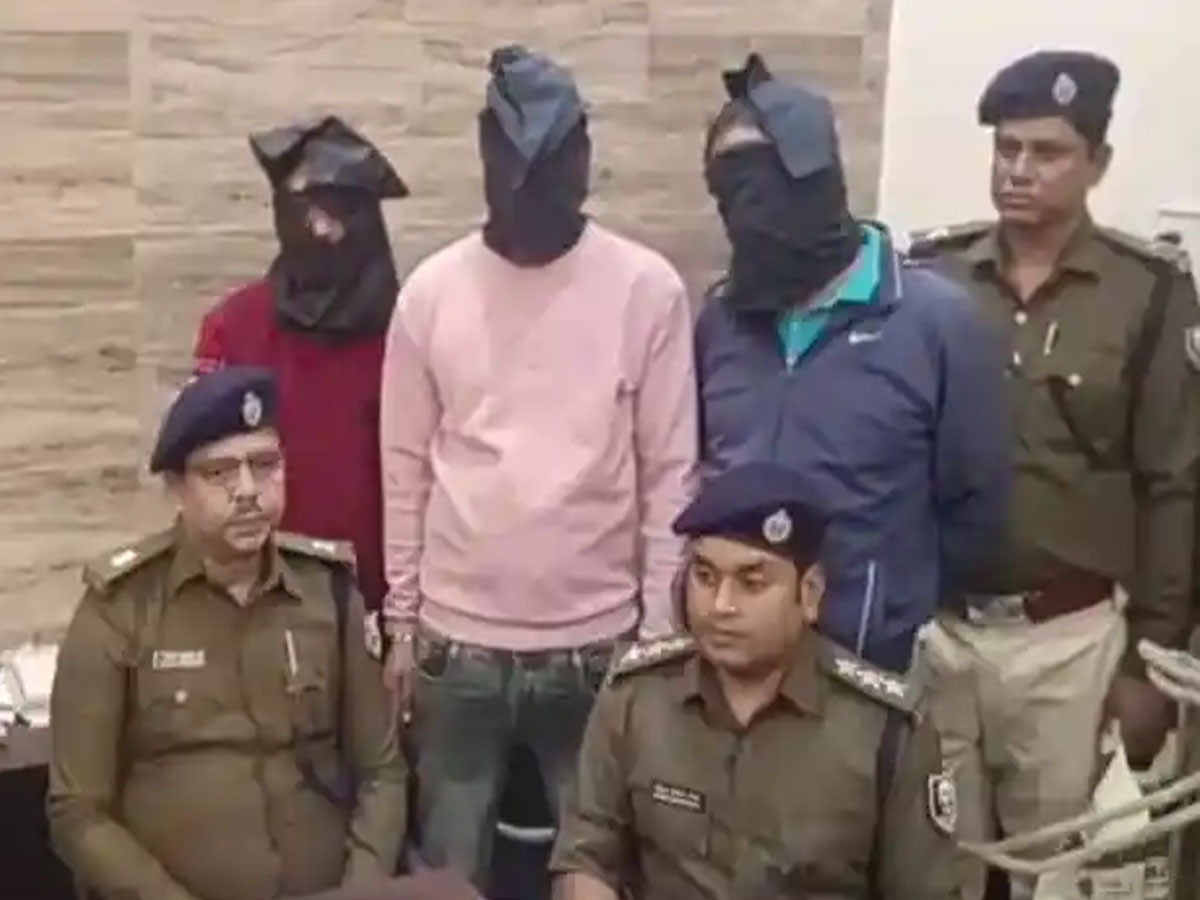 बिहार में तीन पाकिस्तानी एजेंट गिरफ्तार; 50 लाख की हवाला फंडिंग से खुला मामला बिहार में तीन पाकिस्तानी एजेंट गिरफ्तार; 50 लाख की हवाला फंडिंग से खुला मामला