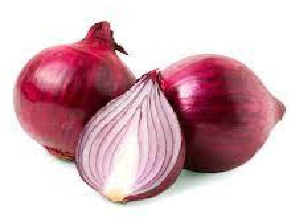 Onion Side Effects: कच्चा प्याज खाने से हो सकते हैं ये गंभीर नुकसान