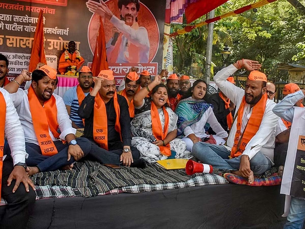 मराठा आंदोलन के बीच पिछड़ा वर्ग आयोग के अध्यक्ष ने दिया इस्तीफा, यह है वजह मराठा आंदोलन के बीच पिछड़ा वर्ग आयोग के अध्यक्ष ने दिया इस्तीफा, यह है वजह