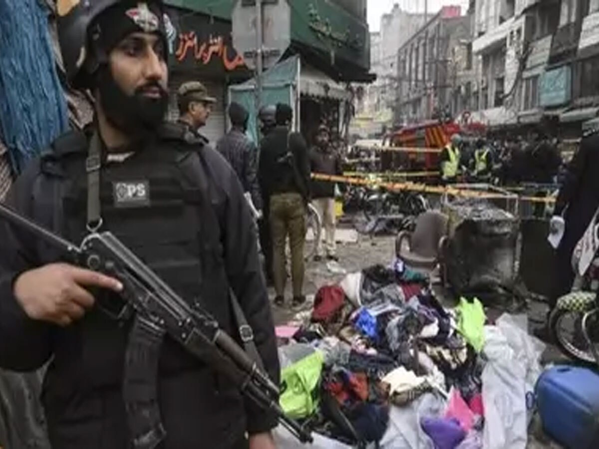 Terrorist Attack: आतंकी हमले से थर्राया पाकिस्तान; 23 लोगों की मौत