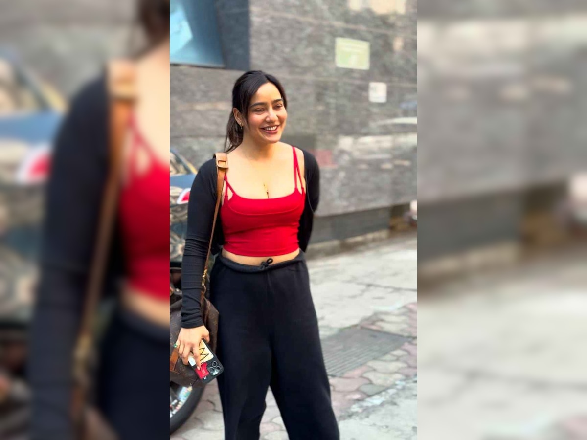 Neha Sharma sizzling gym look in red crop top and black pant Tanhaji ...