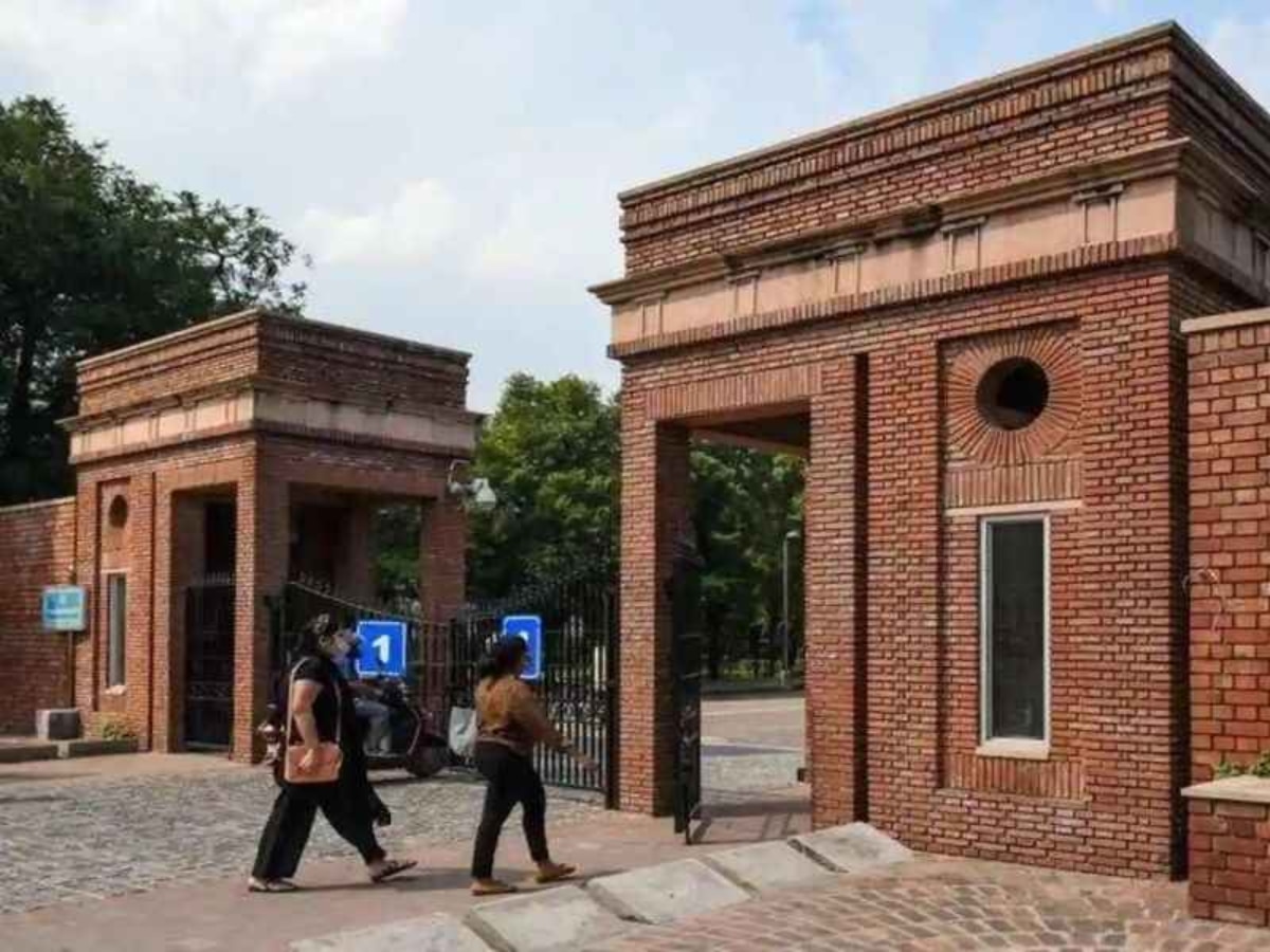 Delhi University: अब 40 नहीं बल्कि इतने फीसदी से कम अटेंडेंस वाले नहीं दे पाएंगे एग्जाम