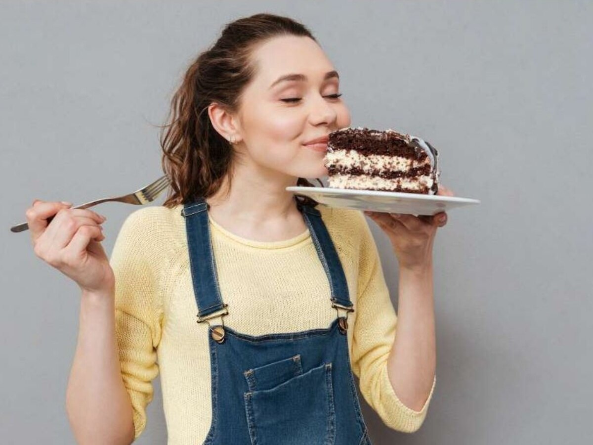 ज्यादा केक-पेस्ट्री का सेवन दिमाग को कर सकता है खोखला, युवाओं को पहुंचाता है अधिक नुकसान 