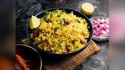 नाश्ते में पोहा खाने के हैं अनेक फायदे, डाइट में जरूर करें शामिल  