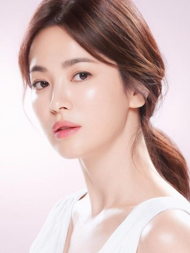 Korean Glass Skin Tips: कोरियन ग्लास स्किन पाने के लिए रोज रात करें ये 8 नुस्खे, कोरियाई महिलाओं जैसा चमकेगा चेहरा 
