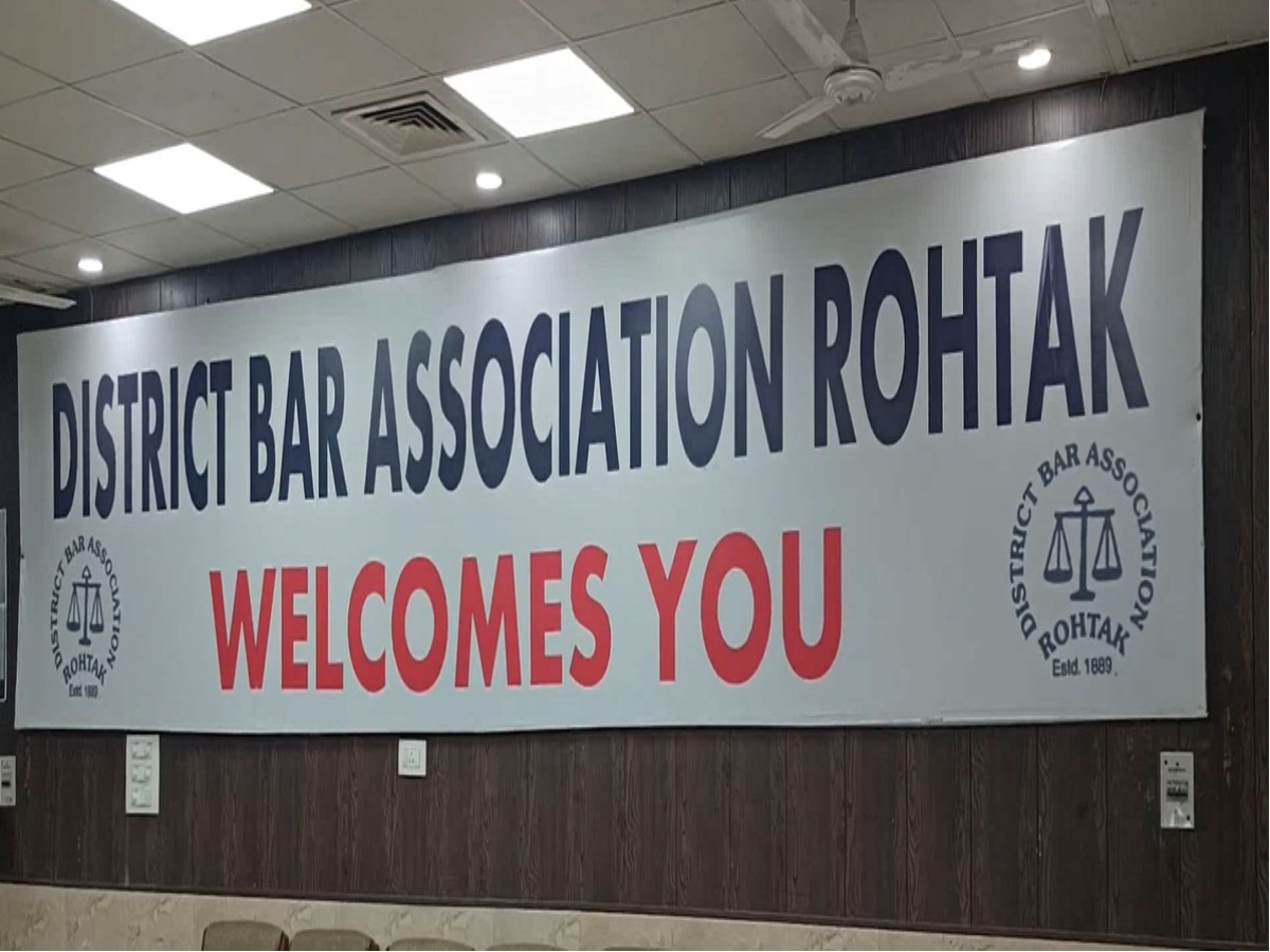 Rohtak News: पहली बार EVM से हो रहे बार एसोसिएशन के चुनाव, 5 पदों के लिए 13 प्रत्याशी मैदान में