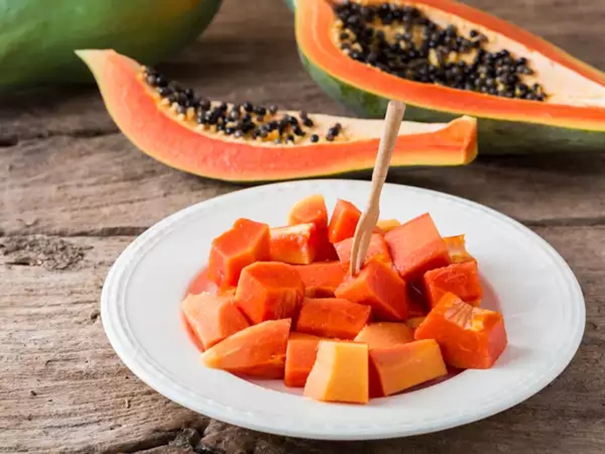 Papaya Eating Benefits: पपीता में होते है ये भरपूर गुण, इसके फायदे जानकर आप हो जाएंगे हैरान