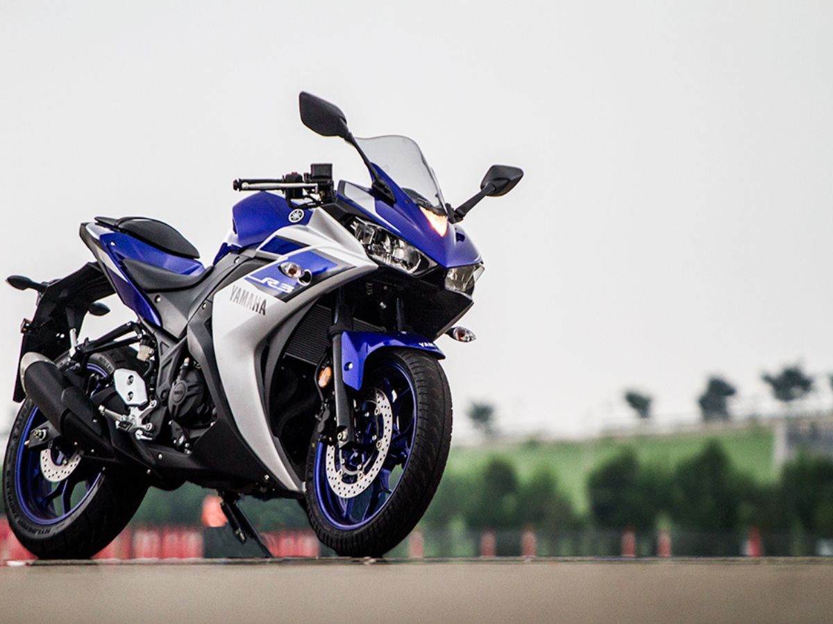 know about yamaha r3 features price and all the details