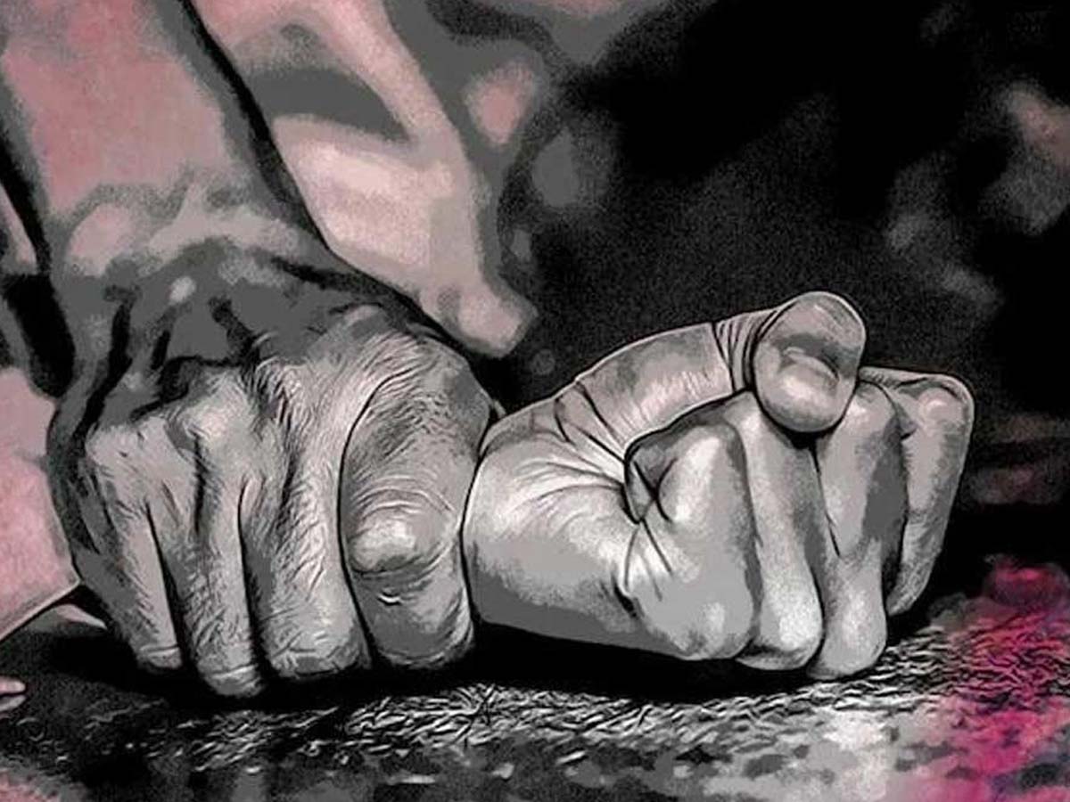Uttarakhand: संरक्षण गृह के अंदर नाबालिग के साथ हो रहा था ये काम; दो महिला कर्मचारी सस्पेंड Uttarakhand: संरक्षण गृह के अंदर नाबालिग के साथ हो रहा था ये काम; दो महिला कर्मचारी सस्पेंड