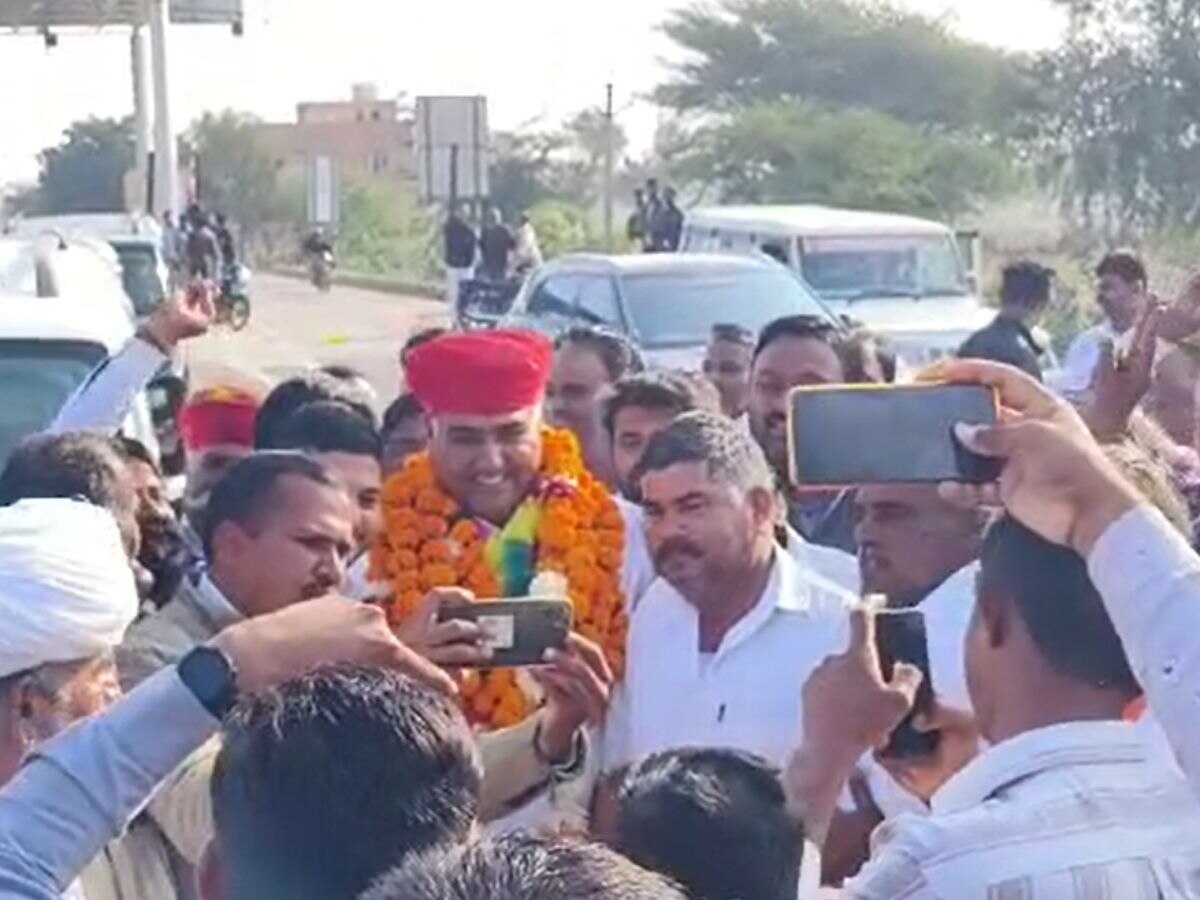 शेरगढ़ विधायक बाबू सिंह राठौड़ के जीत के बाद विधानसभा पहुंचने पर स्वागत किया गया,