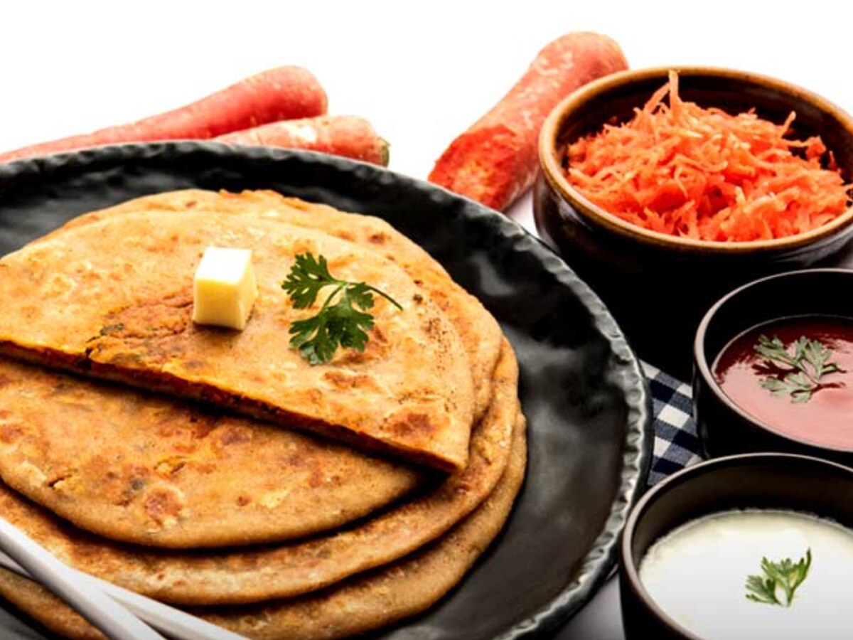 Gajar ka Paratha: गाजर के पराठे से करें दिन की शुरुआत, भूल जाएंगे सभी टेस्टी नाश्तों का स्वाद