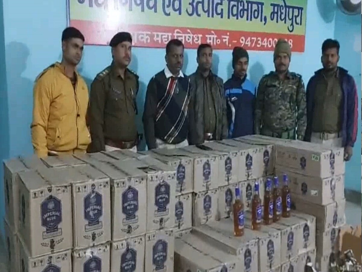 Bihar Crime: मधेपुरा में विदेशी शराब की बड़ी खेप बरामद, बांसवाड़ा में छुपा कर रखी थी 655.71 लीटर शराब, तस्कर फरार