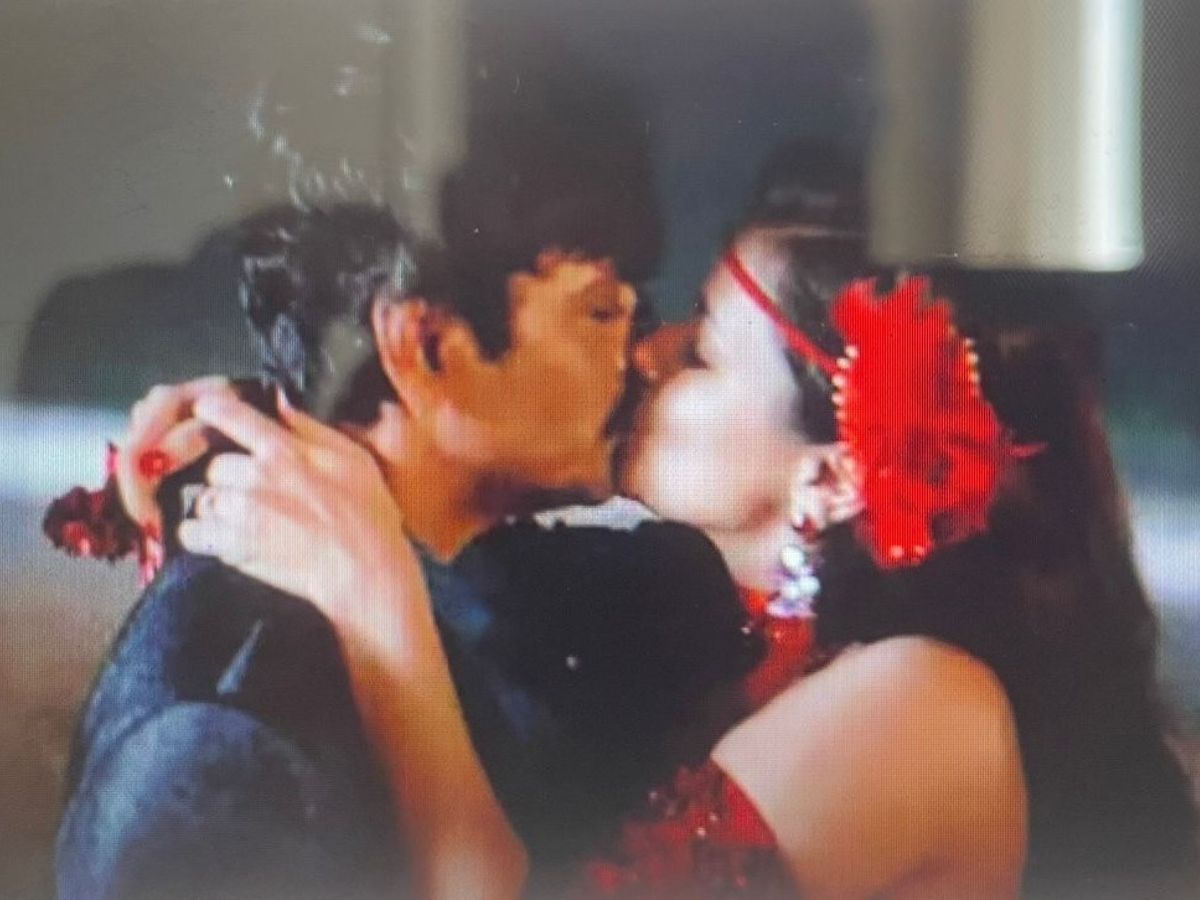 Yearender 2023: एनिमल से लेकर दीपिका की बिकिनी और कॉफी विद करण के एपिसोड तक, ये रहे टॉप बॉलीवुड विवाद 19 नवाजुद्दीन सिद्दीकी-अवनीत कौर किस सीन