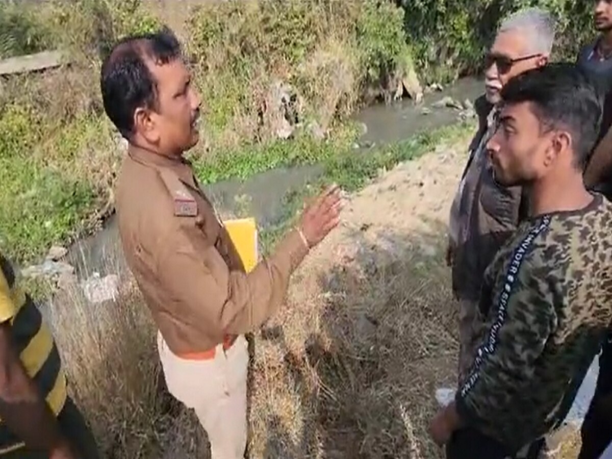 Dhanbad News: जोरिया नदी से गंभीर हालत में एक युवक का शव बरामद, मंगलवार से था लापता 