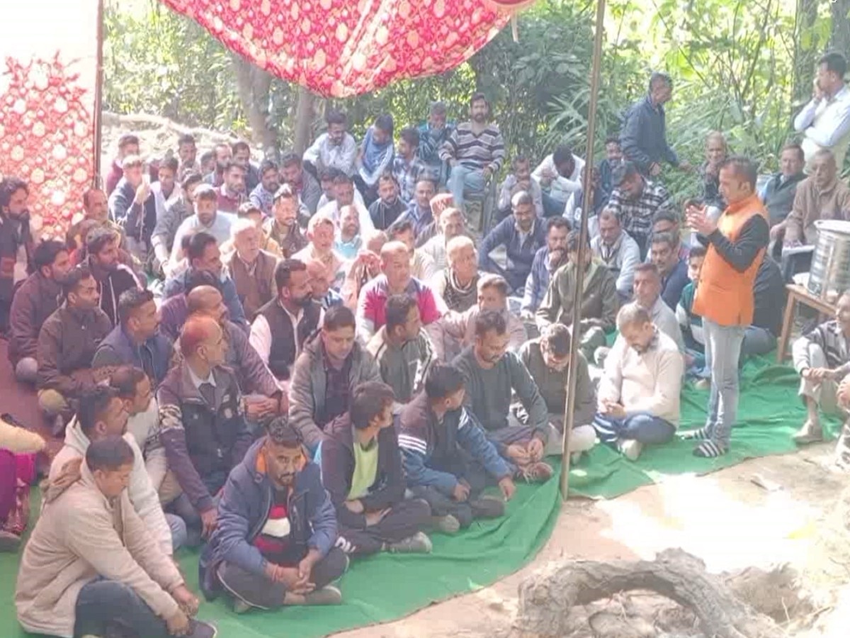 Paonta Sahib में गुर्जरों की संदिग्ध गतिविधियों और अवैध कब्जों के खिलाफ सड़कों पर उतरे सैंकड़ों लोग