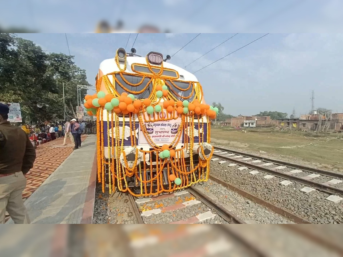 यूपी के इस इलाके में 40 साल बाद दौड़ी ट्रेन, पीएम मोदी ने पूर्वांचल को दिया बड़ा तोहफा