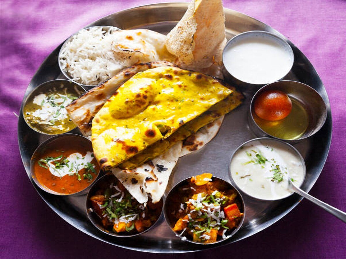 Jyotish Shastra : भोजन करते वक्त प्लेट में कितनी रखनी चाहिए रोटी, जानें क्या कहते हैं ज्योतिष शास्त्र  