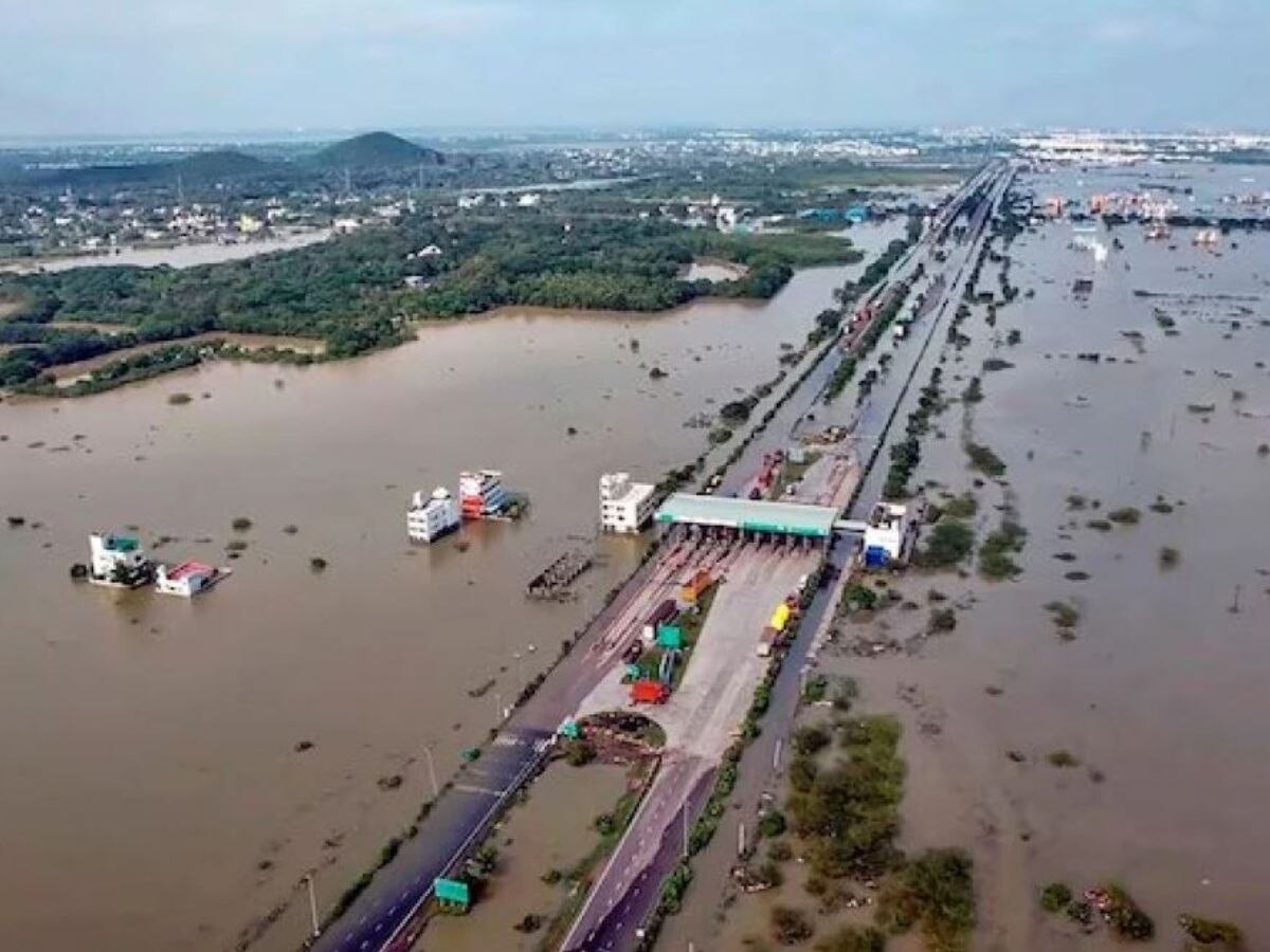 Tamil Nadu Rainfall: तमिलनाडु में बारिश मचा रही है तबाही, 800 ट्रेन यात्री फंसे 