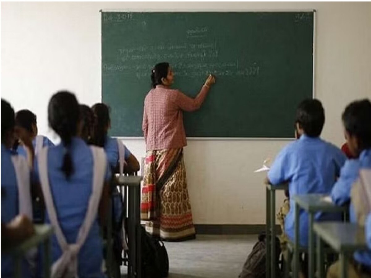 Teachers Posting In UP: नियुक्ति के 7 साल बाद 6,470 बेसिक शिक्षकों की तैनाती का रास्ता साफ, काउंसिलिंग कार्यक्रम भी जारी