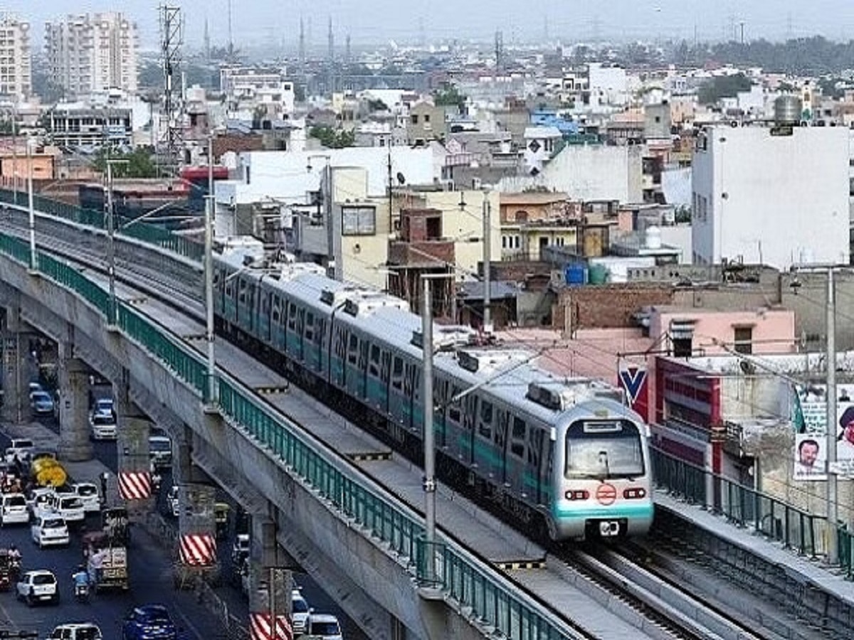 DMRC: अब नोएडा इलेक्ट्रॉनिक सिटी से भी आगे जाएगी ब्लू लाइन मेट्रो! साहिबाबाद को भी रैपिड रेल से जोड़ने की योजना