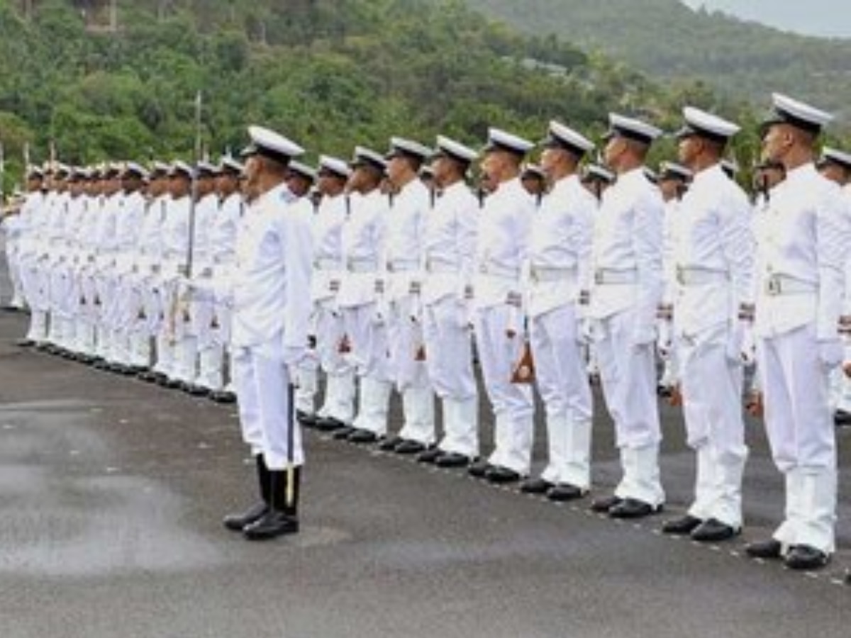 Indian Navy Recruitment 2023: 10वीं पास के लिए भारतीय नौसेना में 910 पदों पर निकली भर्ती, फौरन करें अप्लाई 