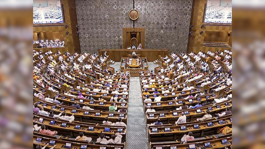 लोकसभा से दो और सांसद निलंबित, कुल तादाद हुई 143, जानें पूरा मामला