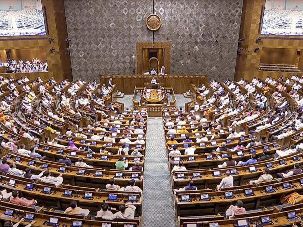 लोकसभा से दो और सांसद निलंबित, कुल तादाद हुई 143, जानें पूरा मामला लोकसभा से दो और सांसद निलंबित, कुल तादाद हुई 143, जानें पूरा मामला