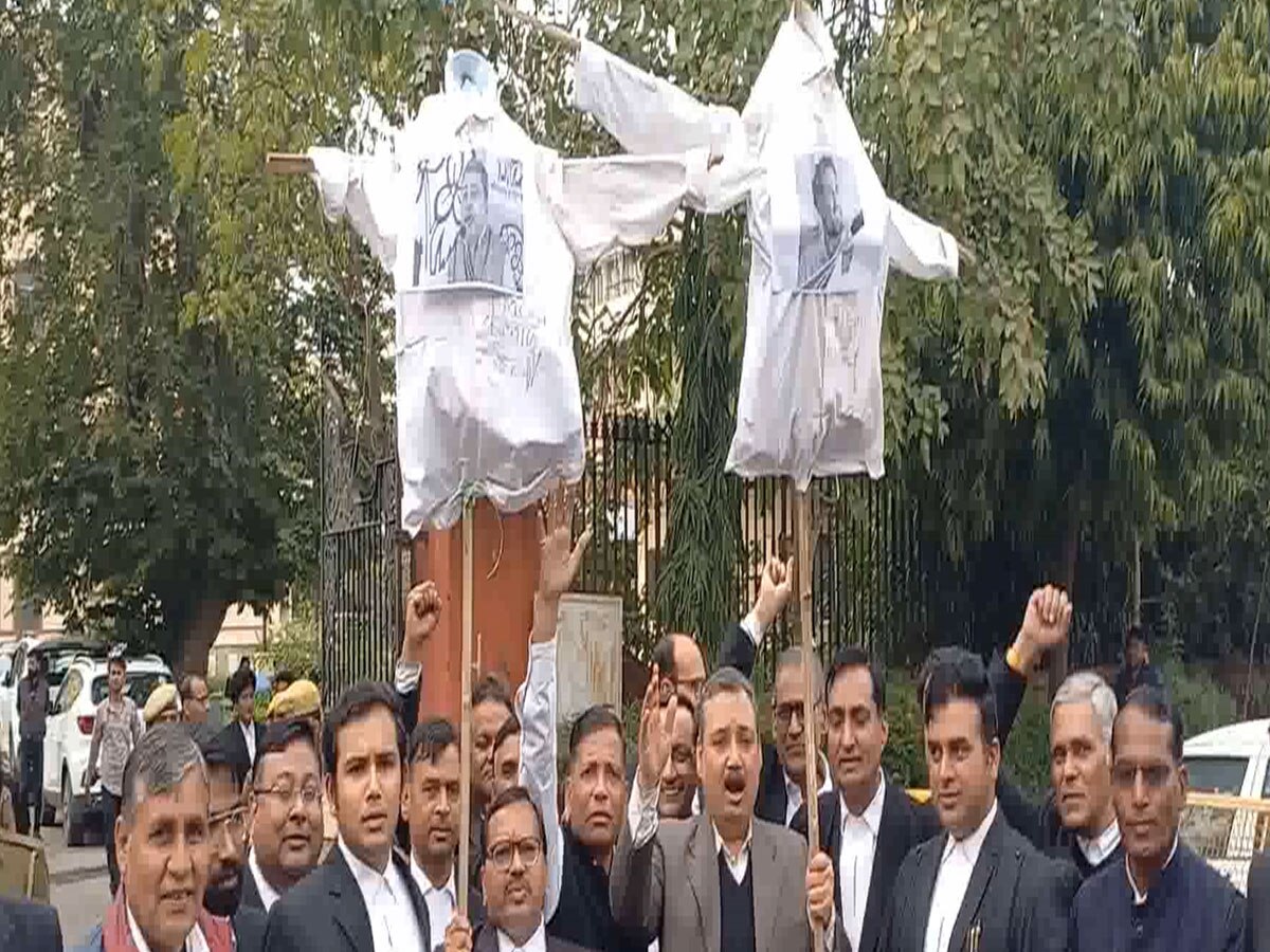 Jaipur News: उपराष्ट्रपति के अपमान के विरोध में वकीलों ने जलाया राहुल गांधी और कल्याण बनर्जी का पुतला