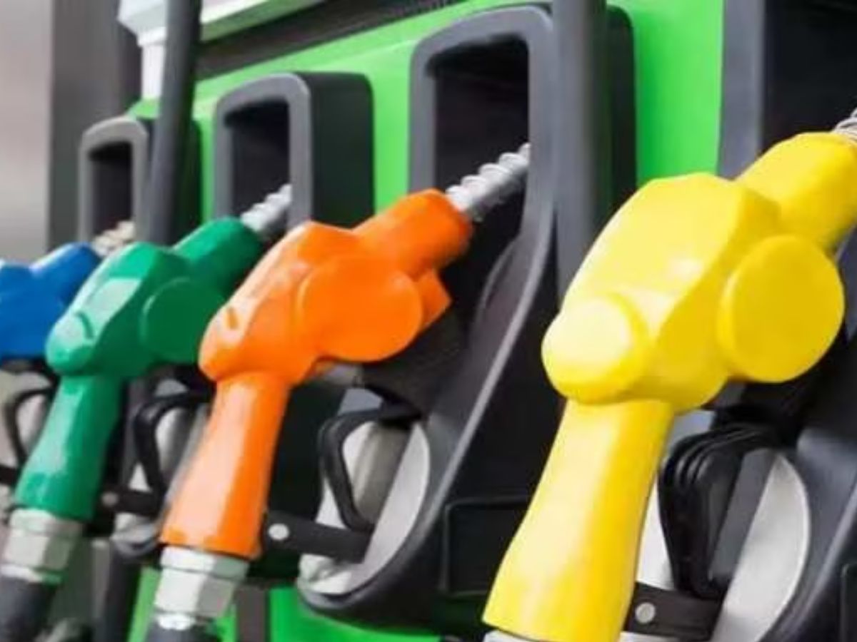 Petrol Diesel Price 21th December 2023: कहीं बढ़े, तो कहीं घटे पेट्रोल-डीजल के दाम... जानें आपके शहर में क्या है नया रेट