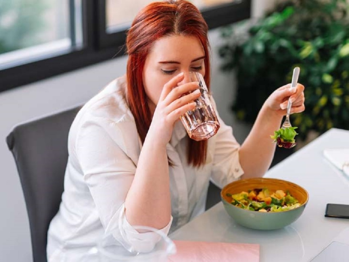 Health Tips: खाना खाने के तुरंत बाद ना करें ये 5 काम, सेहत पर पड़ेगा बुरा असर... 12 Health Tips: खाना खाने के तुरंत बाद ना करें ये 5 काम, सेहत पर पड़ेगा बुरा असर...