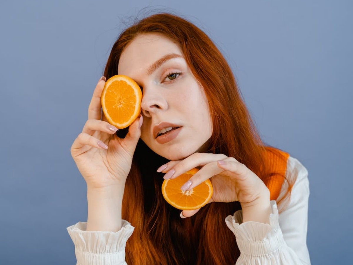 Orange Peels For Skin Care: संतरा खाकर इसके छिलके का यूं करें इस्तेमाल, बेजान चेहरे पर लौट जाएगी चमक 