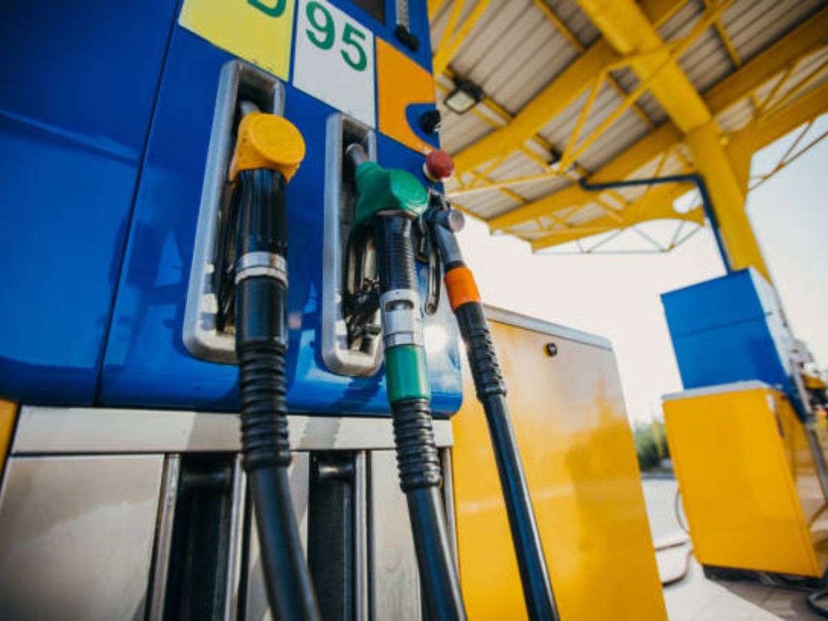 Petrol Diesel Price 22th December 2023: इस राज्य में आज सस्ता मिलेगा पेट्रोल-डीजल, जानें कितने में मिलेगा एक लीटर तेल!