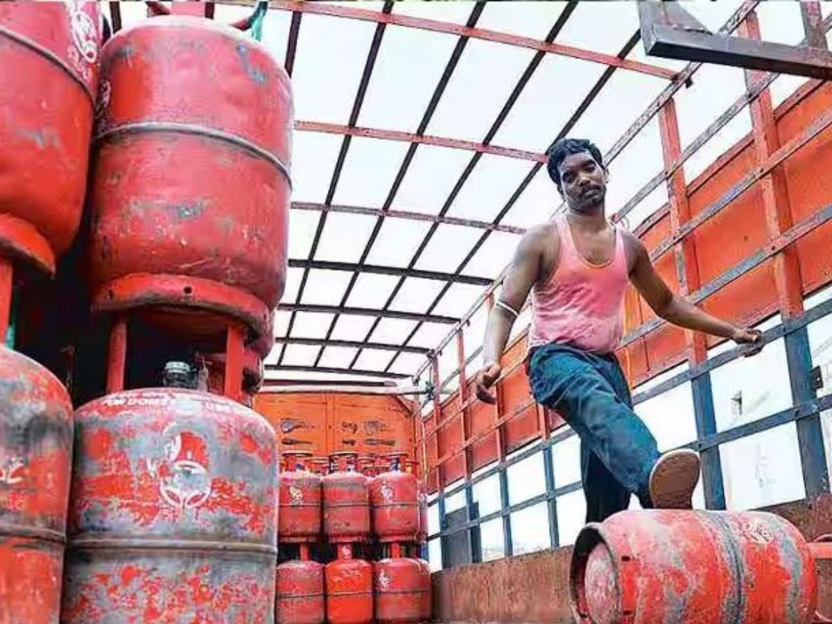 कम हुए एलपीजी सिलेंडर के दाम, जानिए आपके शहर में क्या है कीमत कम हुए एलपीजी सिलेंडर के दाम, जानिए आपके शहर में क्या है कीमत