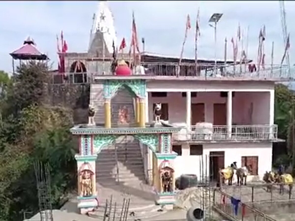Himachal News: सोलन में चोरों ने मंदिर से लुटा 20-25 लाख का सामान, जांच में जुटी पुलिस