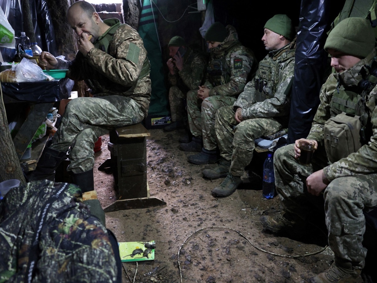 यूक्रेन का दावा- रूसी सैनिकों को चूहों से हुई रहस्यमयी बीमारी, इससे किडनी फेल हो रही
