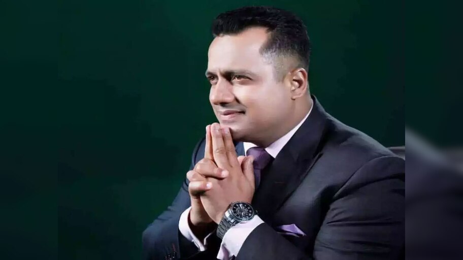 मोटिवेशन स्पीकर विवेक बिंद्रा पर FIR दर्ज; पत्नी से मारपीट का है इल्जाम