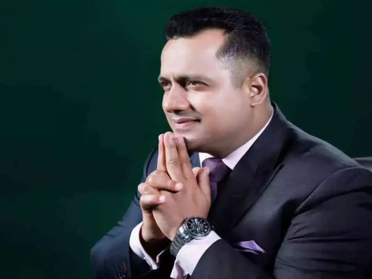 मोटिवेशन स्पीकर विवेक बिंद्रा पर FIR दर्ज; पत्नी से मारपीट का है इल्जाम मोटिवेशन स्पीकर विवेक बिंद्रा पर FIR दर्ज; पत्नी से मारपीट का है इल्जाम