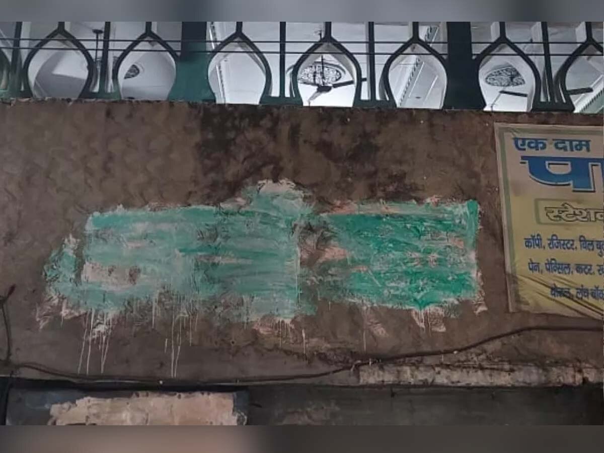 मस्जिद की दीवार पर लिखा 'जय श्री राम', मुसलमानों में आक्रोश, पुलिस ने कराया समझौता