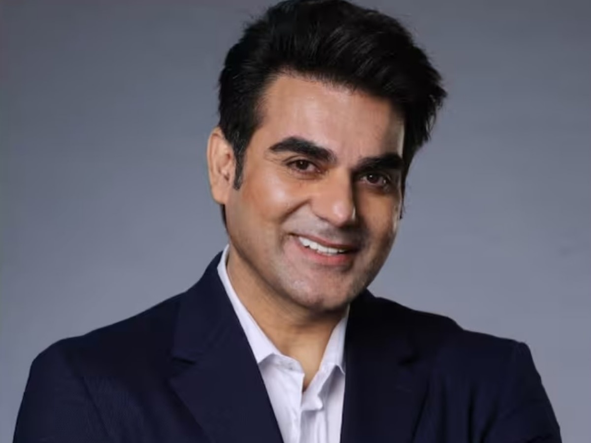  शादी के सवाल पर शर्मा गए Arbaaz Khan, पैपराजी की तरफ कुछ यूं इशारा करते आए नजर