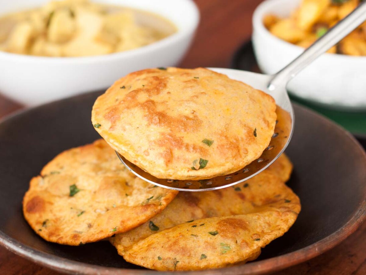 Masala Puri: सिर्फ हरी मिर्च और धनिया से 10 मिनट में टेस्टी नाश्ता तैयार, जानें मसाला पूरी की रेसिपी 