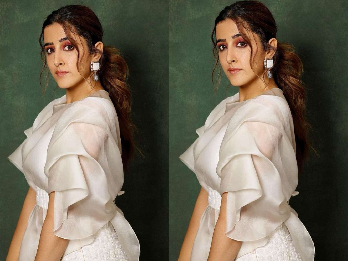 व्हाइट ड्रेस 