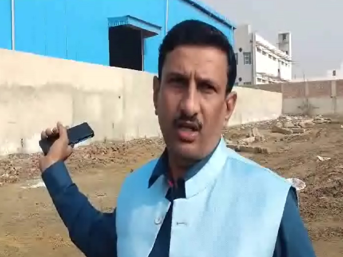 Jhajjar News: करोड़ों की सरकारी जमीन हुई चोरी, कब्जा कर फैक्ट्री के अंदर मिलाई जगह