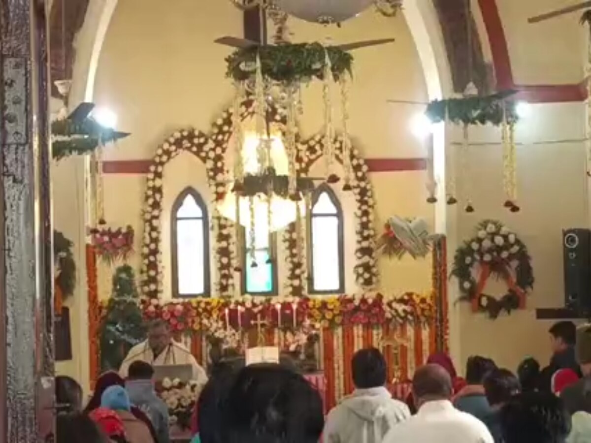 Hisar News: हिसार के 158 साल पुराने चर्च में मनाया गया क्रिसमस, 1857 की क्रांति से जुड़ा इसका इतिहास 