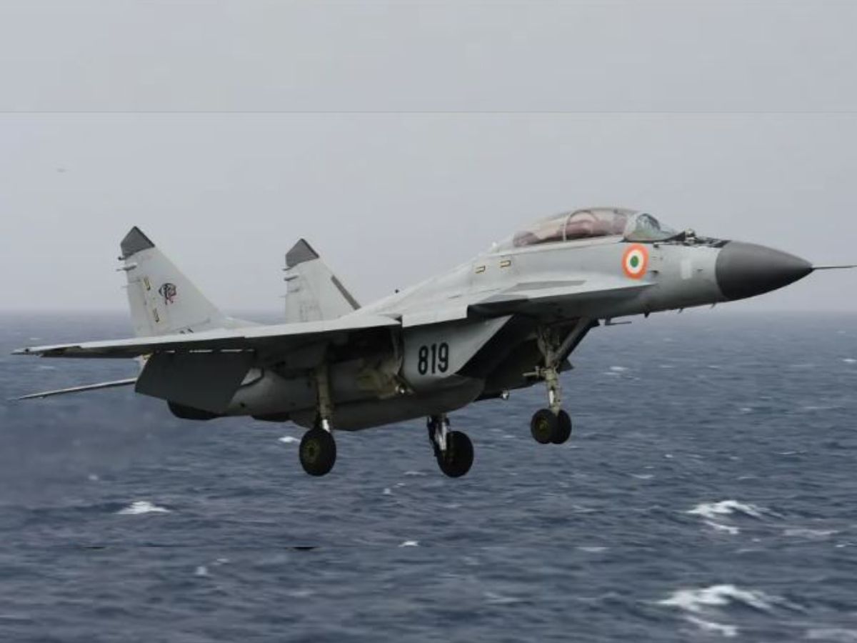 गोवा एयरपोर्ट पर फटा लड़ाकू विमान MiG-29K का टायर, देखें वीडियो