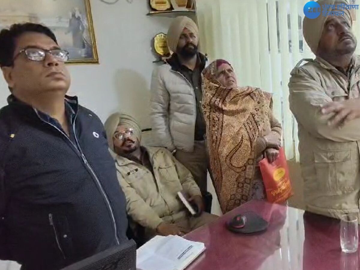 Fazilka Crime News: ਬੈਂਕ 'ਚ ਪੈਸੇ ਜਮ੍ਹਾਂ ਕਰਵਾਉਣ ਆਈ ਔਰਤ ਦੇ ਥੈਲੇ ਨੂੰ ਬਲੇਡ ਮਾਰ ਕੇ ਉਡਾਏ ਲੱਖਾਂ ਰੁਪਏ