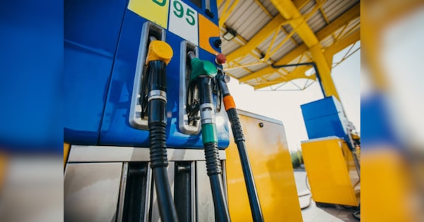 Petrol Diesel Price 27th December 2023: कहीं बढ़े, तो कहीं घटे पेट्रोल डीजल के दाम, जानें आज के लेटेस्ट रेट